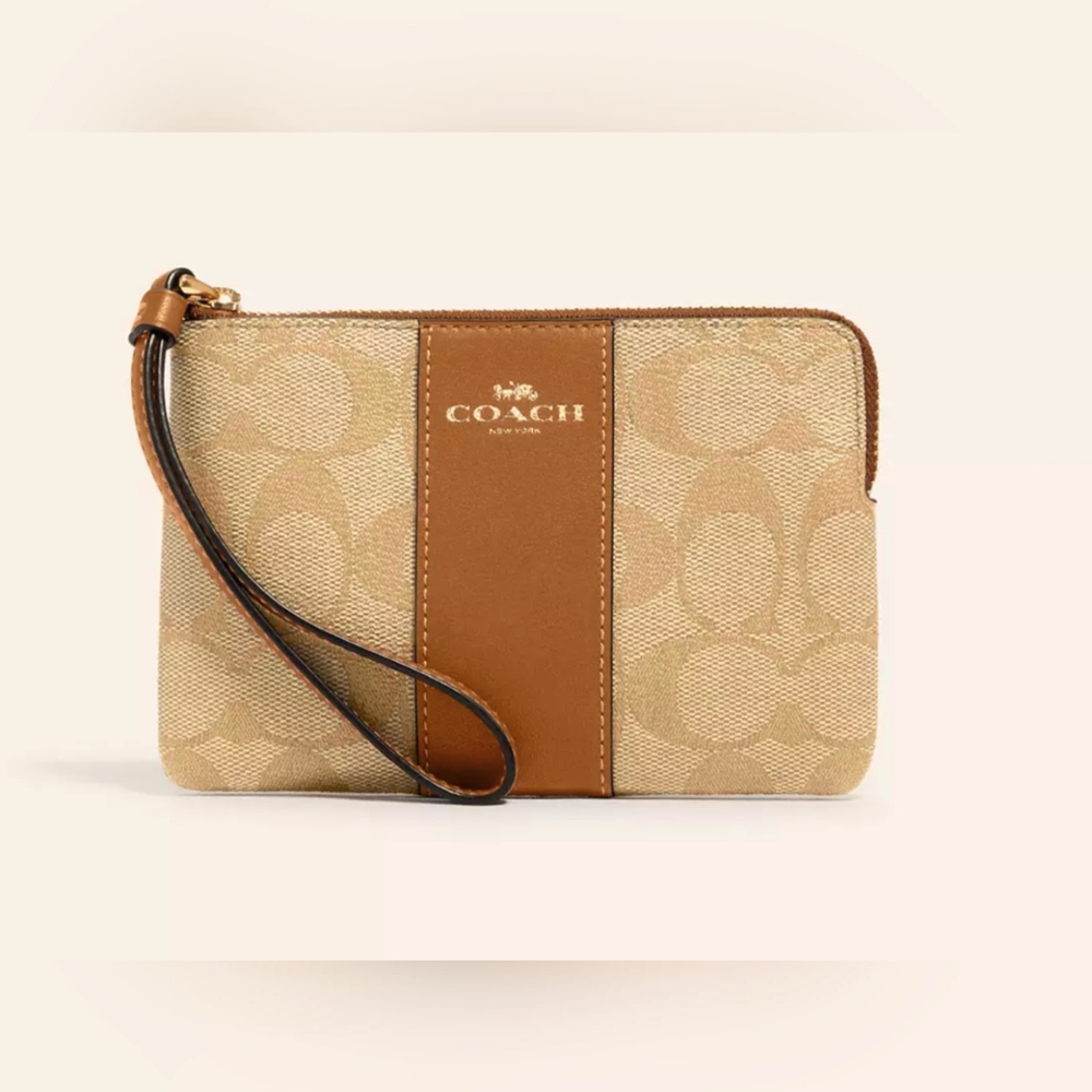 🆕 COACH Corner Zip Signature Wristlet Lt Khaki/Saddle